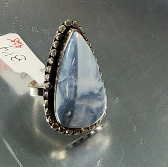 Elegant Silver Ring with Blue Teardrop Stone - Picture 3 of 4